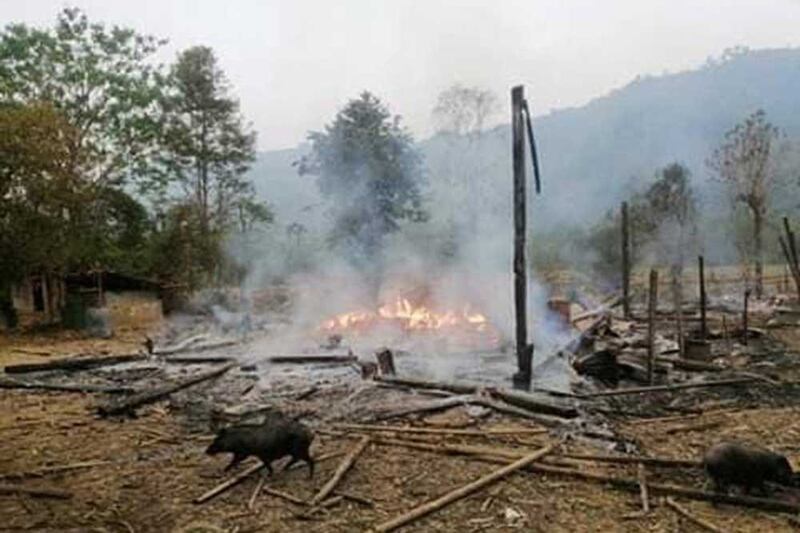 The remains of a building burn in Day Bu No village. (Karen Information Center)