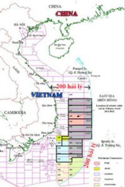 Bản đồ chỉ rõ 9 lô dầu khí mà Tổng Công ty Dầu khí Hải Dương Trung Quốc (CNOOC) mở thầu quốc tế hoàn toàn nằm trong vùng đặc quyền kinh tế 200 hải lý và thềm lục địa của Việt Nam.PetroVN 