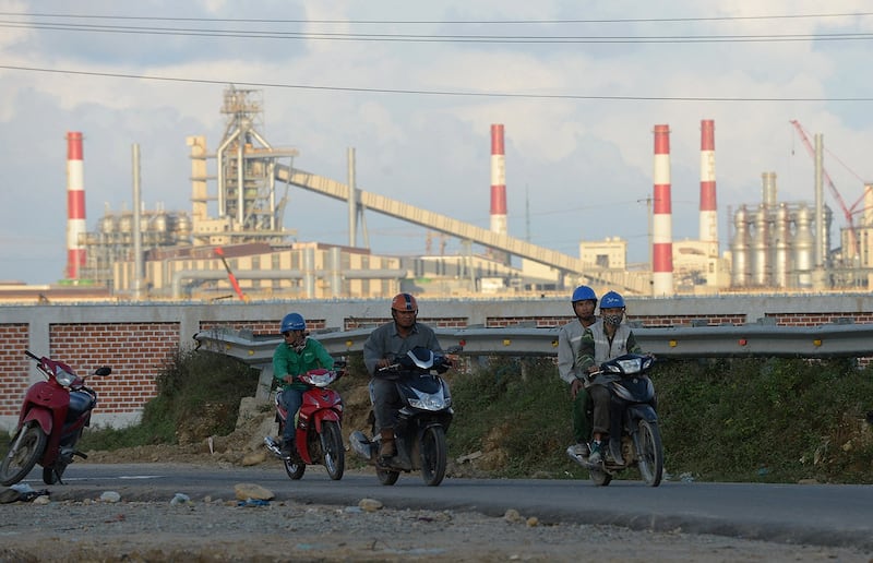 Vietnamese workers leave the Formosa steel plant in Vietnam's Ha Tinh province on Dec. 3, 2015. (Hoang Dinh Nam/AFP)