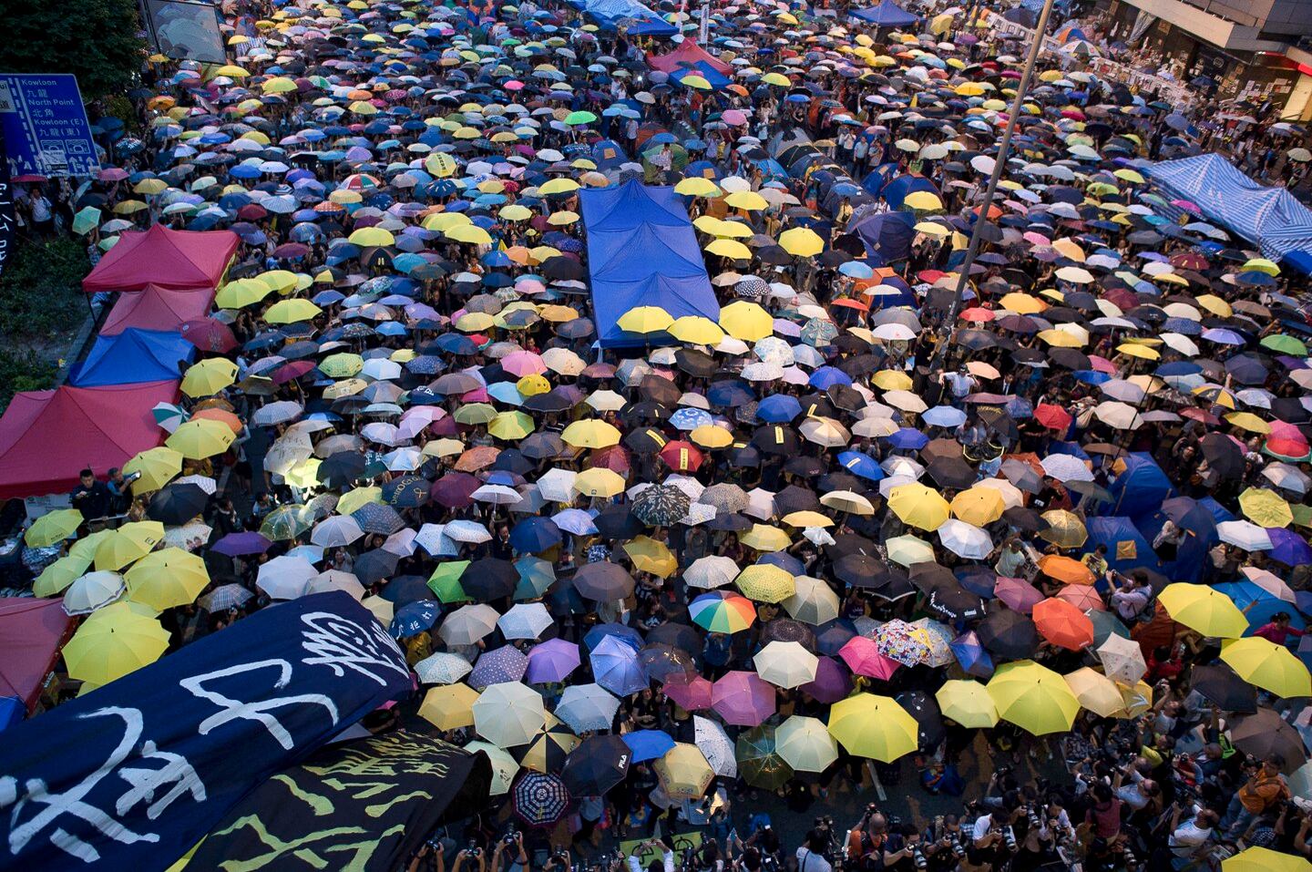 EXPLAINED: How the umbrella became a Hong Kong protest symbol – Radio ...