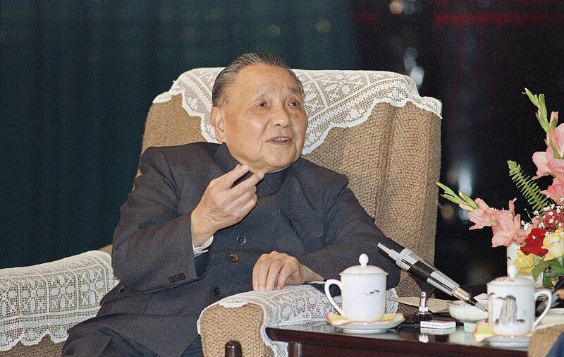 Deng Xiaoping meets with foreign guests in Beijing on April 8, 1989. (AP)