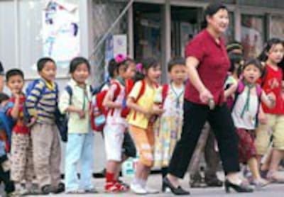 CHINA-TRAFFIC-PUPILS200a.jpg