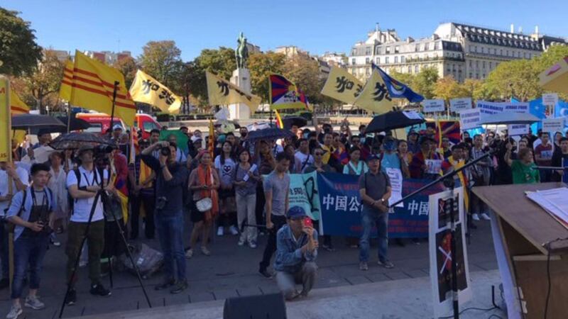 2019年9月15号联合国国际民主日，旅法香港侨民在巴黎参与了法国亚洲人权联会组织的游行活动。（蔡凌拍摄）