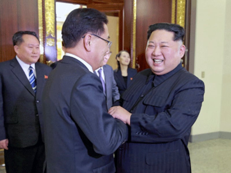 North Korean leader Kim Jong Un (R) greets a member of the special delegation of South Korea's President Moon Jae-in at a dinner in the North Korean capital Pyongyang, March 6, 2018.