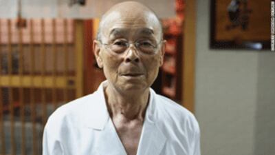 Ông chủ kiêm đầu bếp Jiro Ono, 86 tuổi, của nhà hàng Sukiyabashi Jiro, nổi tiếng khắp thế giới sau bữa tối của Tổng thống Mỹ và Thủ tướng Nhật hôm thứ tư, 23 tháng 4, 2014.- Courtesy of magnolia pictures 