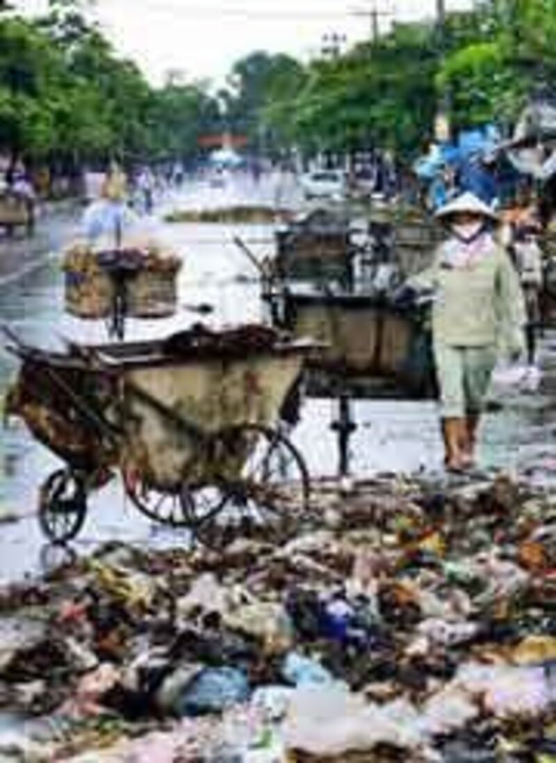 Nạn rác ở các thành phố. AFP