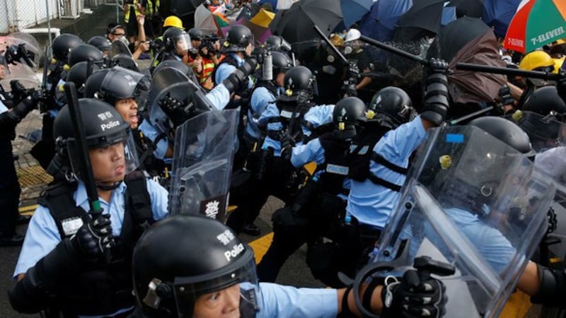 2019年7月1日香港举办回归庆典，期间逾千名示威者与警方爆发激烈冲突。（路透社）