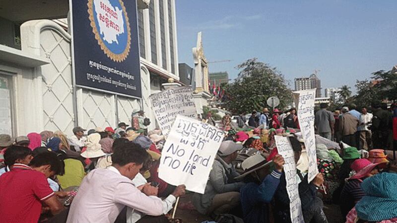 Protesters call in Phnom Penh for government authorities to intervene in land-rights disputes, Jan. 13, 2020.