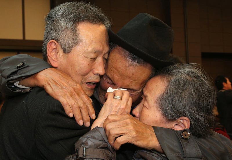 North Korean Son Gwon-Geun (C) cries with his South Korean relatives as they bid farewell following their three-day separated family reunion meeting at the Mount Kumgang resort on the North's southeastern coast on October 22, 2015. North and South Korean families divided by war for more than 60 years said a final, traumatic farewell on October 22 after a reunion event that, for most, marked the last time they will ever see each other.  REPUBLIC OF KOREA OUT    AFP PHOTO / POOL / The Korea Press Photographers Association (Photo by KPPA / POOL / AFP)