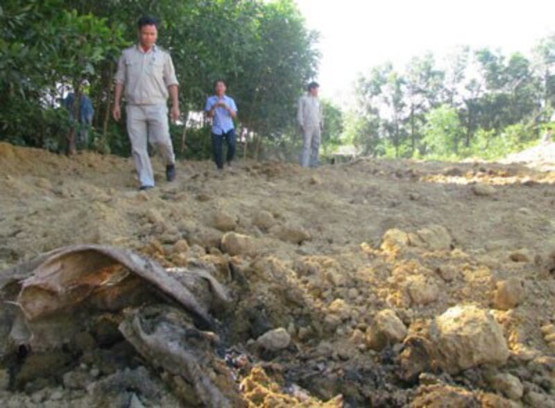 Rác thải Formosa chôn lấp sai quy trình. Photo courtesy of danviet.vn