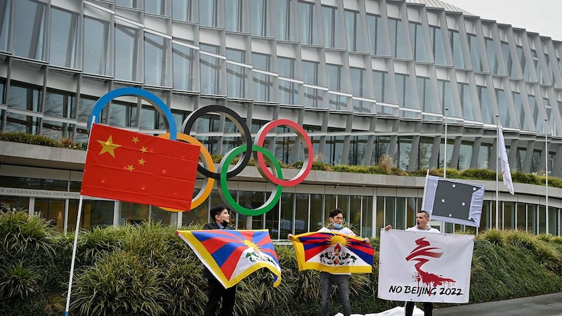 资料图片：国际西藏网络的活动人士在国际奥委会总部前，呼吁抵制北京 2022 年冬季奥运会。（法新社）