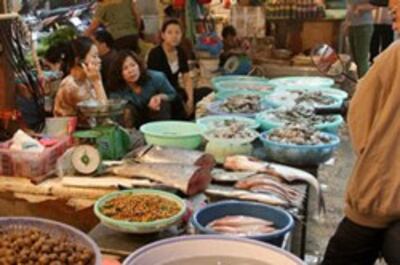 seafood-stand-in-hanoi-250.jpg