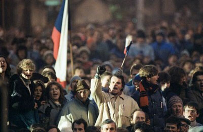 Prague, Tiệp Khắc ngày 04 tháng 12 năm 1989. AFP PHOTO / PASCAL GEORGE.