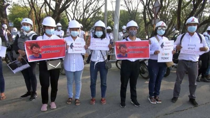 myanmar-civil-servant-employees-protest-naypyidaw-feb11-2021.jpg