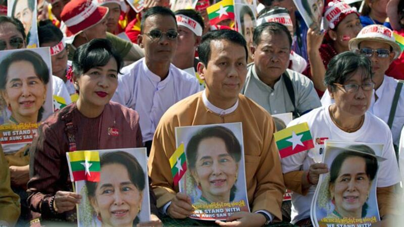 Yangon region Chief Minister Phyo Min Thein (front C) holds a portrait of Myanmar leader Aung San Suu Kyi along with his wife (L), and NLD lawmaker May Win Myint (R), outside City Hall in Yangon, Dec. 10, 2019. The gathering was a show of support for Aung San Suu Kyi, who defended the military at the International Court of Justice in The Hague during a hearing on genocide allegations over the army's campaign against the Rohingya minority group.