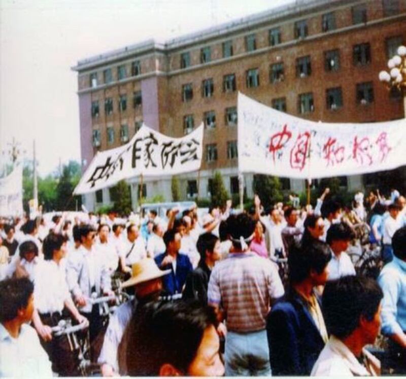 1989年5月22日，北京知识界人士再度举行游行声援学生 。（六四资料图）