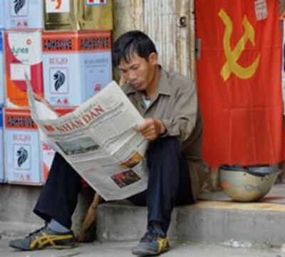 Ngày càng nhiều người dân quan tâm đến tình hình của đất nước. AFP