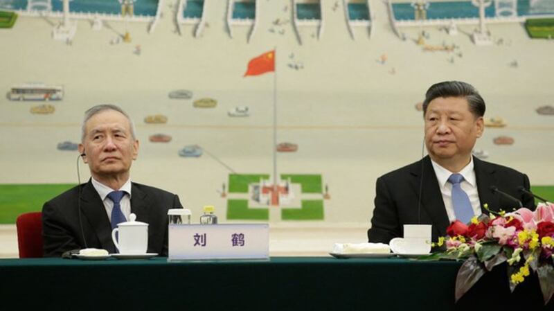 2019年11月22日，在北京人民大会堂习近平和刘鹤出席2019年“创新经济论坛”。(路透社)
