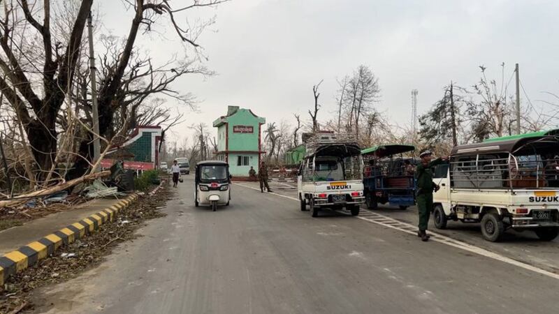 Junta soldiers man a checkpoint along the Yangon-Sittwe highway to restrict traffic from entering Sittwe during certain hours, May 22, 2023. (RFA)