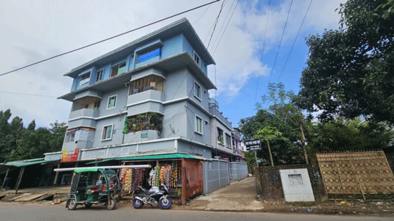 Two Rohingya families who recently escaped from Myanmar have taken refuge in this multistory building in Teknaf, Bangladesh, Sept. 10, 2024. (Abdur Rahman/BenarNews)