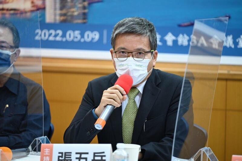 中华港澳之友协会荣誉会长张五岳香港新特首五年任期不会推政改。(记者 黄春梅摄)