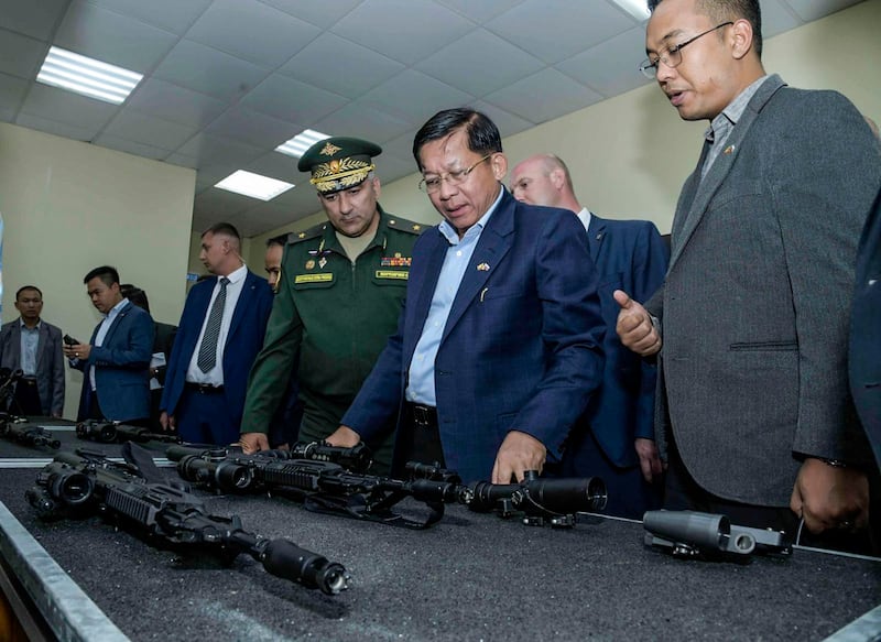 Myanmar junta chief Senior Gen. Min Aung Hlaing and his team inspect weapons and equipment at the Higher Military Command School in Novosibirsk, Russia, July 16, 2022. Credit: Myanmar military