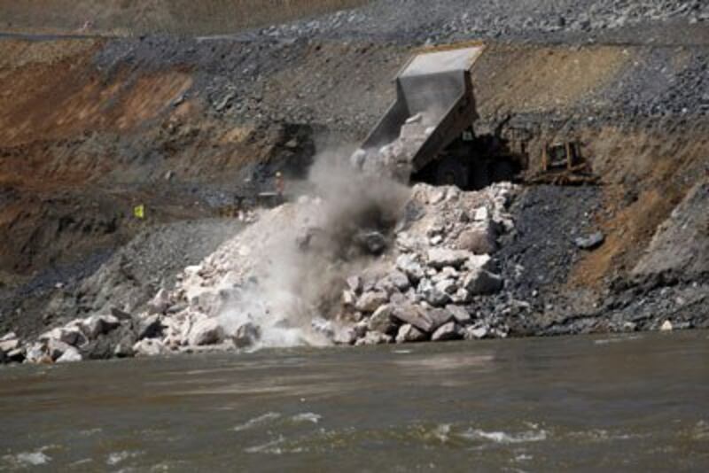 Xây dựng đập Xayaburi trên sông Mekong Lào hôm 22/1/2014. AFP photo