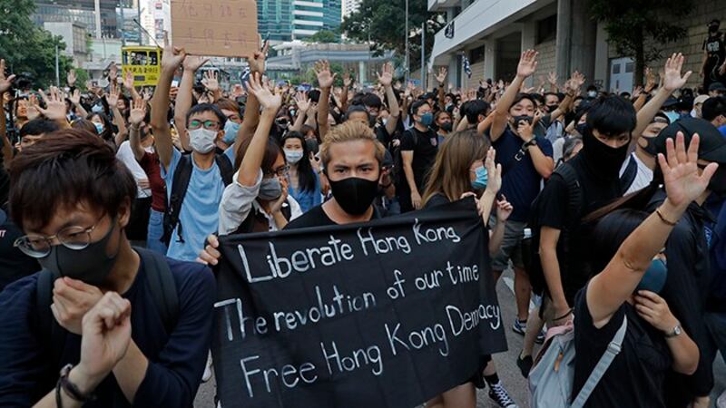 2019年10月9日，民众聚集在香港高等法院外抗议。（美联社）