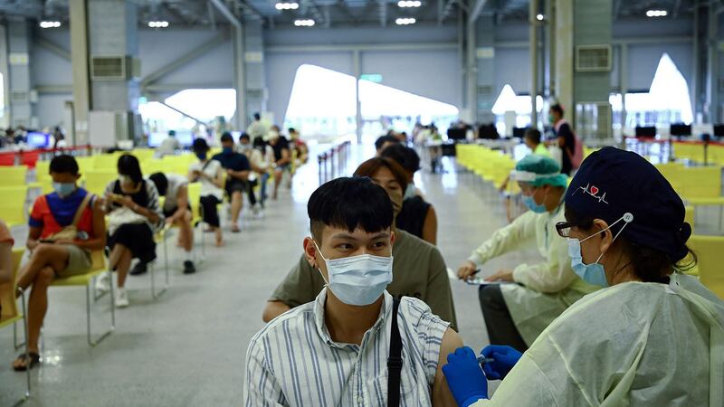 台湾本土研制高端疫苗8月开打。（路透社）