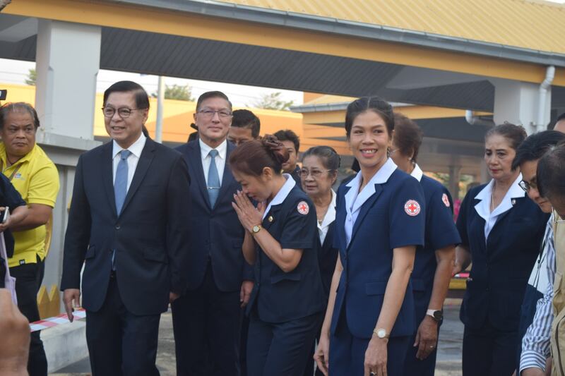 Members of the Thai Red Cross pose with Vice Foreign Minister Sihasak Phuangketkeow on March 25, 2024..JPG