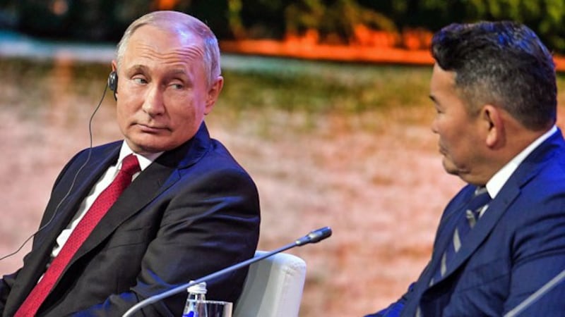 Russia's President Vladimir Putin (L) and Mongolian President Khaltmaagiin Battulga (R) attend the Eastern Economic Forum in Vladivostok, Russia, Sept. 12, 2018.