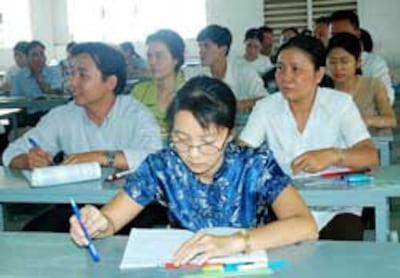 Một lớp học tại chức. Source SGGP.org