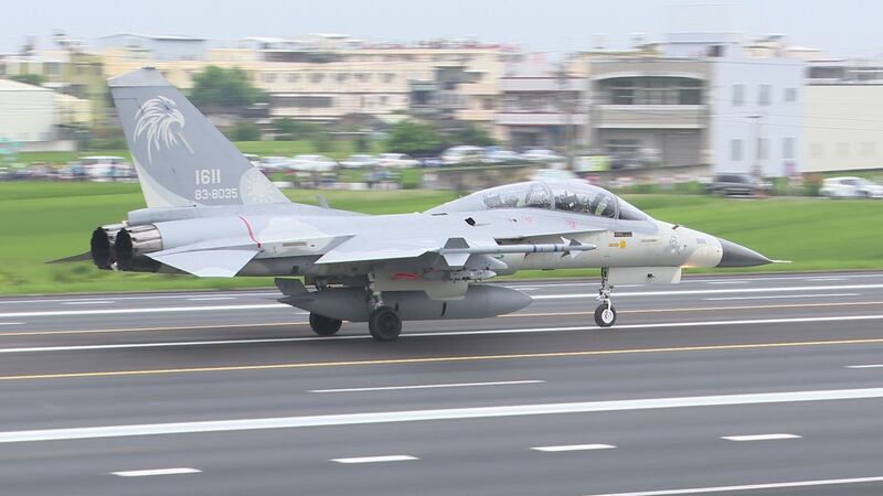 汉光演习战备跑道起降，lDF经国号主力战机成功起降。（记者李宗翰摄）