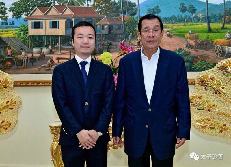 2 Chen Zhi with Prime Minister Hun Sen after he was made “neak oknha” on July 20, 2020..jpg