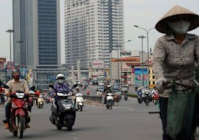 Giao thông trên một đoạn đường cao cấp ở Hà Nội hôm 21/6/2013. AFP photo