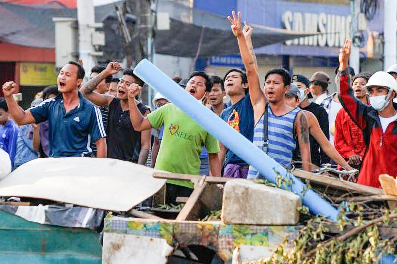 Okkalapa-Yangon-three-finger-demonstration-junta.jpg