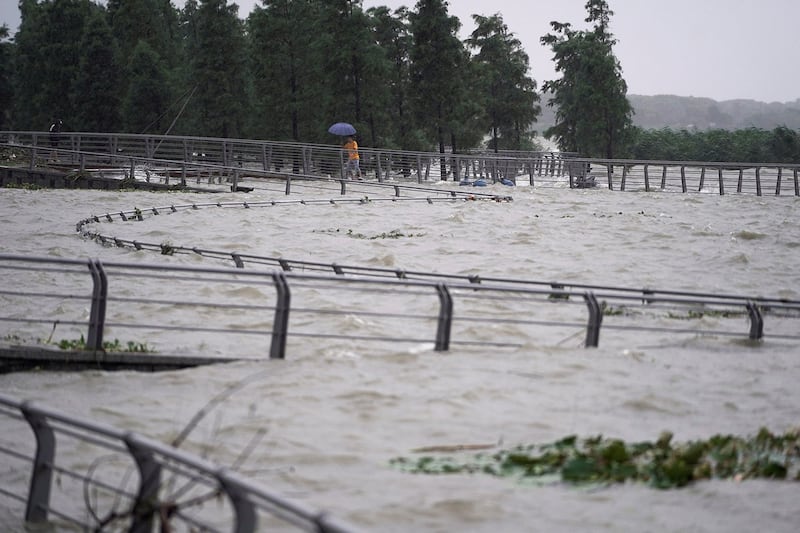 2020年7月15日，浙江省湖州市，暴雨过后，洪水泛滥到太湖两岸。（路透社）