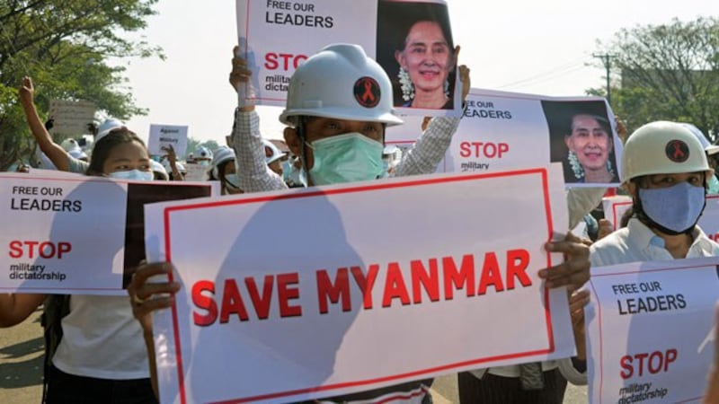 myanmar-engineers-protest-naypyidaw-feb11-2021.jpg