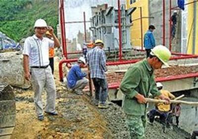 Công nhân Trung Quốc ở Za Hưng, Quảng Nam – Ảnh: Báo Sài Gòn Tiếp Thị 