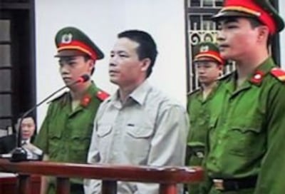 Anh Đoàn Văn Vươn tại phiên xử ở Tòa án Hải Phòng hôm 2 tháng 4 năm 2013. RFA screen capture