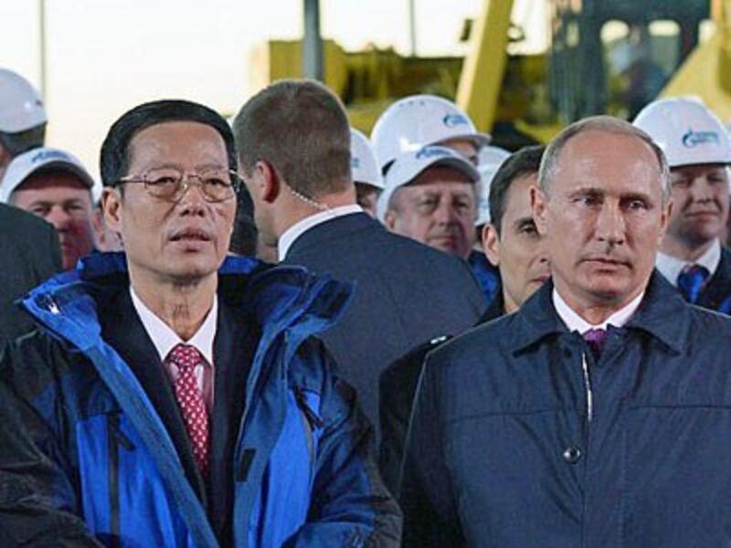 China's Vice Premier Zhang Gaoli (L) and Russia's President Vladimir Putin (R) attend a ceremony marking the welding of the first link of the 'Power of Siberia' main gas pipeline near the village of Us Khatyn outside the remote eastern Siberian city of Yakutsk, Russia, Sept. 1, 2014.