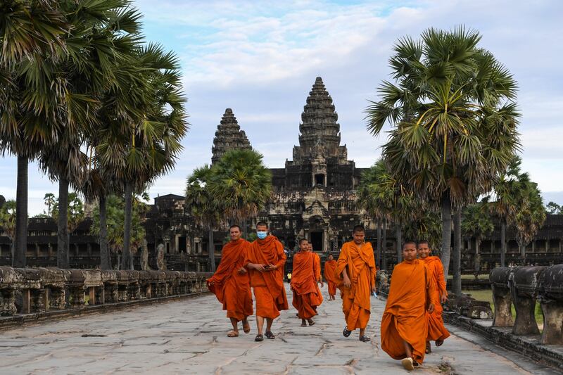 cambodia-monks-angkor-wat-nov-2020.jpg