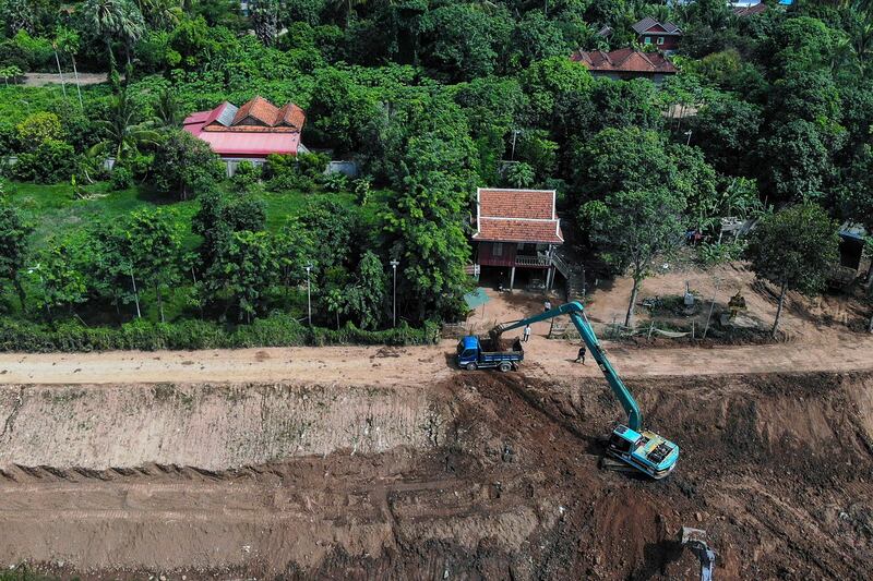 Workers dig the Funan Techo canal at Prek Takeo in Kandal province, July 9, 2024. (Tang Chhin Sothy/AFP)