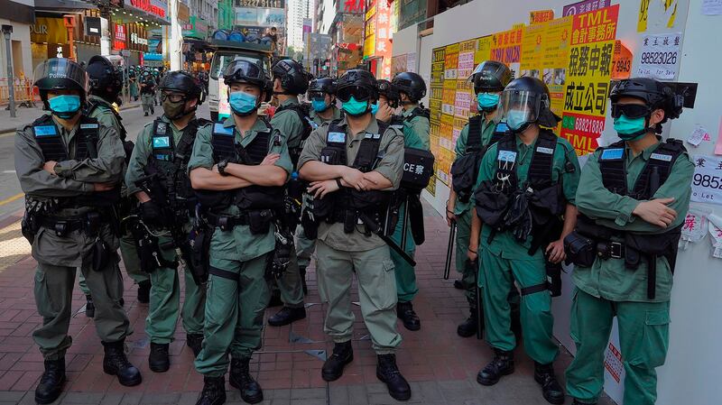 2020年6月28日，香港警察与抗议者对峙。（美联社）