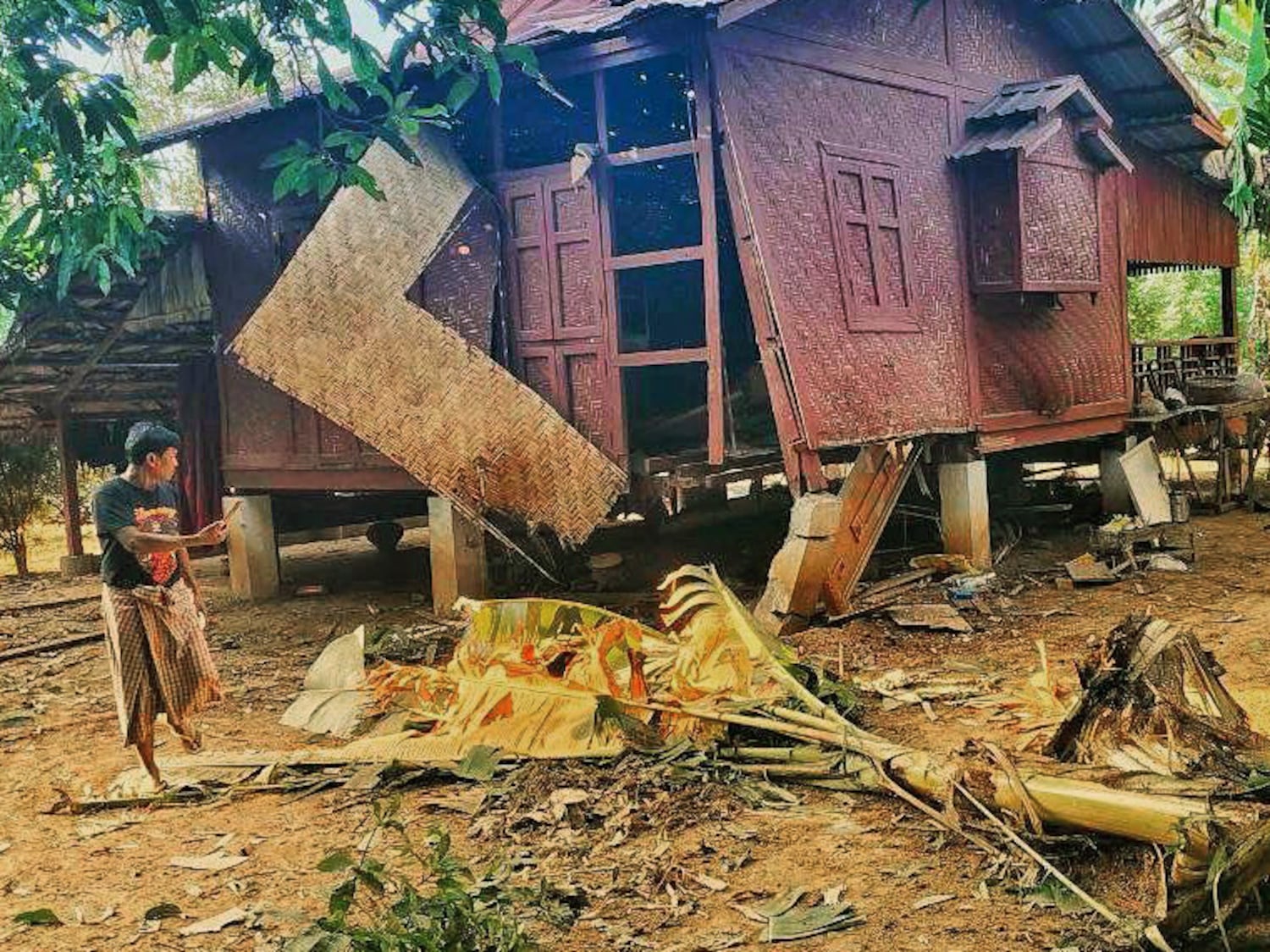 Die Ruinen des Klosters Htan Taw Kone Tteik im Township Mattara, Myanmar, nach der Explosion einer Artilleriebombe am 26. Dezember 2024.