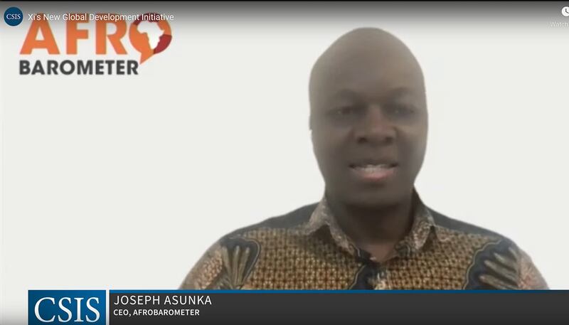 非洲民调机构非洲晴雨表（Afrobarometer）执行长安孙卡（Joseph Asunka）也表示，北京从“一带一路”转而聚焦“全球发展倡议”具有风险管控的意义。（视频截图）