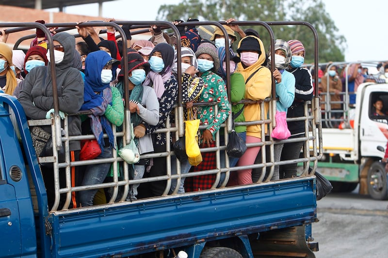 cambodia-garment-workers-deadly-commute.2.jpg