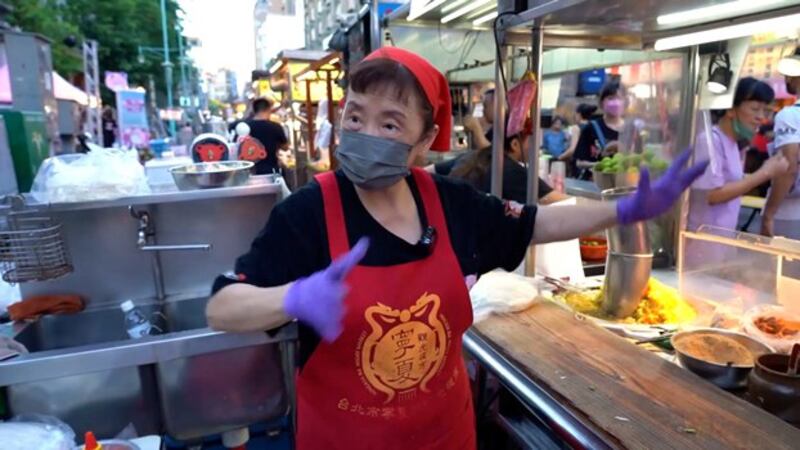 Lin Chiu-yun runs a 70-year-old savory pancake business that was handed down by her father. Credit: RFA