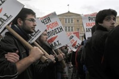 Người dân Hy Lạp biểu tình phản đối chính phủ, tại Athens, ngày 10.02.2010. AFP Photo.