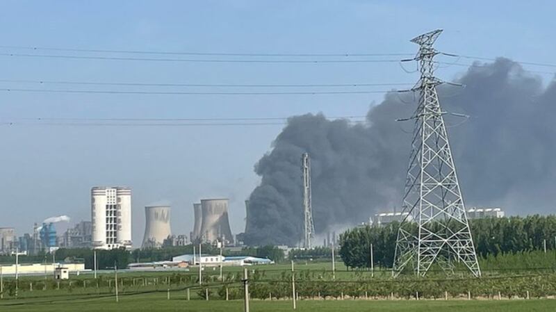 5月1日，山东聊城鲁西化工双氧水生产区发生爆炸起火事故。官方通报，事故造成9死、1伤、1失联。（推特截图/夏小华提供）